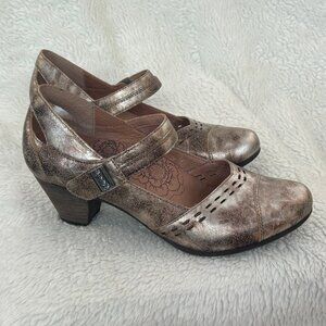 Taos Silver Mary Jane Heels, 38